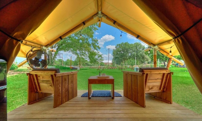 Navasota RV Rental | Family-Friendly Glamping at BeeWeaver Honey Farm