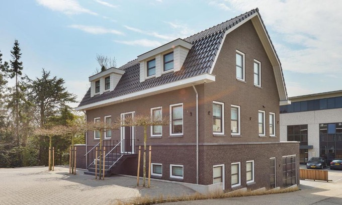 Aalsmeer House | Family-Friendly Residence at Schinkeldijkje – Rated 8.7/10
