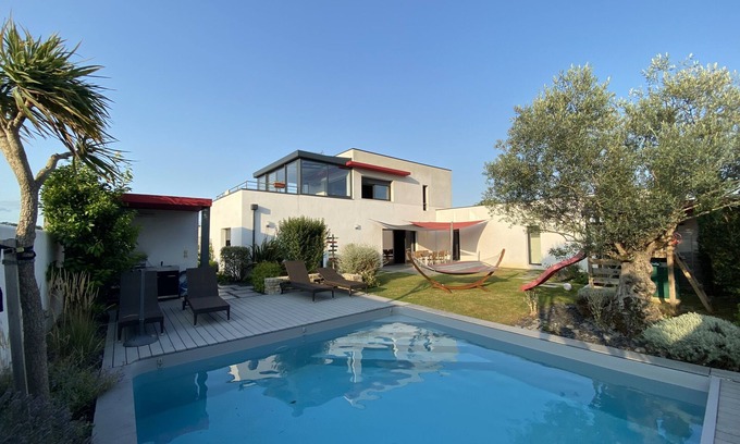 La Jarrie Villa | Family Villa with Heated Pool, Jacuzzi & Ocean Views