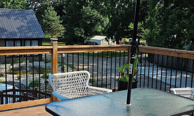 Morpeth Other | Luxury Farmhouse with Tennis/Basketball court, Home Theater, Outdoor Hottub.
