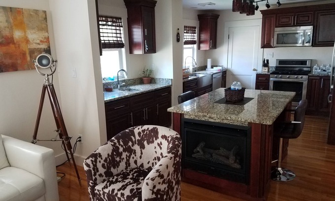 Watertown House | Elegant Boston Getaway - Pet Friendly & Family-Oriented