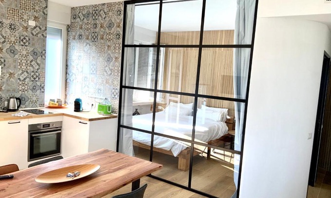 Ponte Seveso Apartment | Stylish Flat by Central Station with Unique City Views