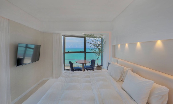 Pina Apartment | Elegant High-Floor Flat with Ocean View at Boa Viagem
