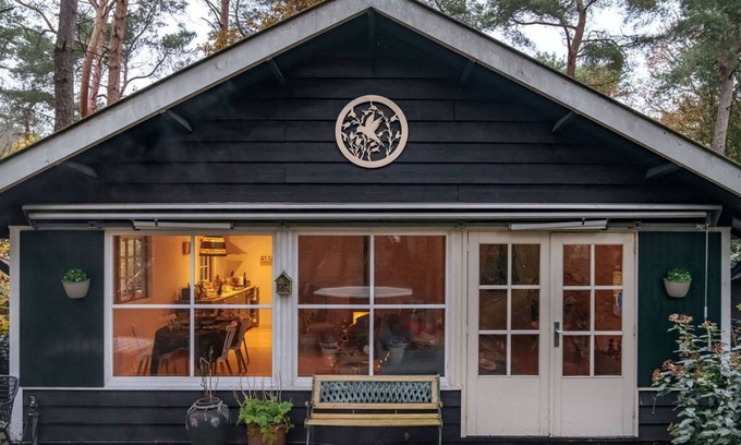 Langstraat Cottage | Relaxing Forest Retreat with Hot Tub and Spa in Limburg