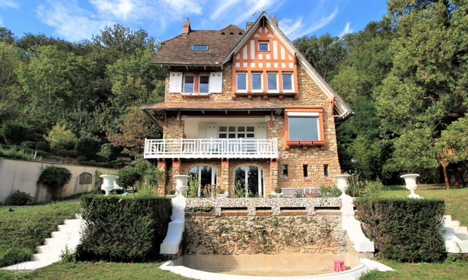 Saint-Remy-les-Chevreuse Villa | Luxury house nestled in wood for a unique experience
