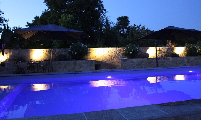 Sainte-Cecile-les-Vignes House | Luxury Provence DiWine House with Large heated swimming pool on the Vineyard
