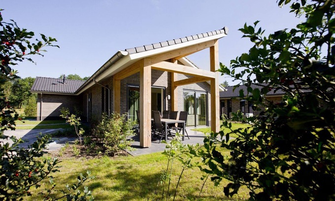 Municipality of Barneveld House | Elegant Fully Furnished Villa with Kitchen & Breakfast for Four