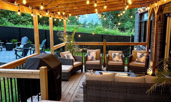 Downtown Gatineau House | Exceptional Home Near Ottawa: Hot Tub, Fire Pit & BBQ