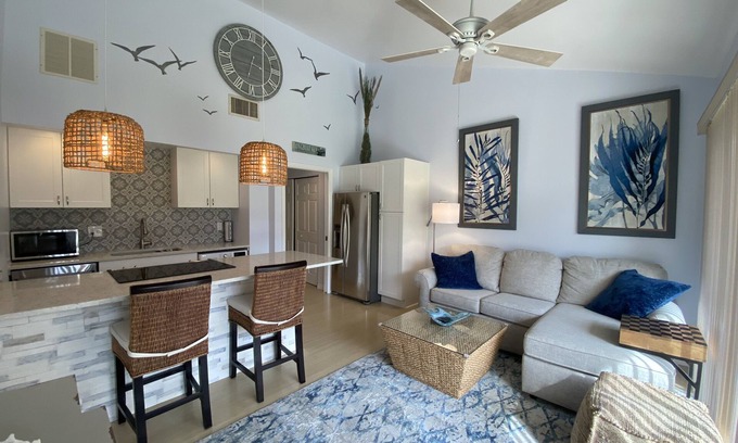 Bunker Oaks Villa | Renovated Villa with Lake Views and Golf Access, Rated 9.4