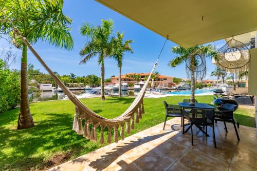 Puerto Aventuras Apartment | Tranquil Garden Retreat with Pool, Private Beach & Spa