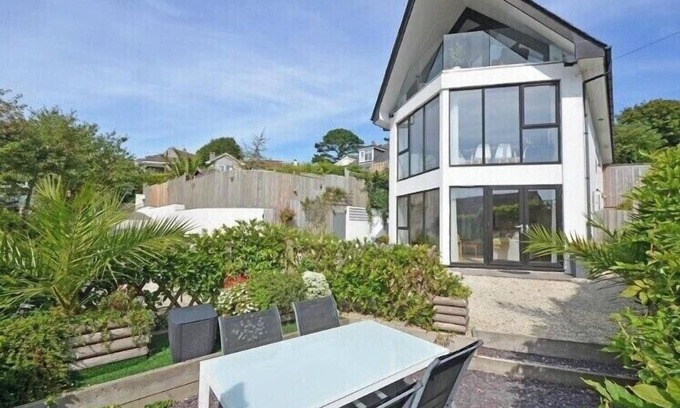 Mevagissey Apartment | Oceanfront Apartment for 5 with Delightful Ocean Views