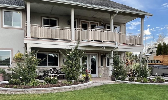 South Jordan House | Prime Guest Duplex: 10/10 Rated, Near Freeway & Attractions