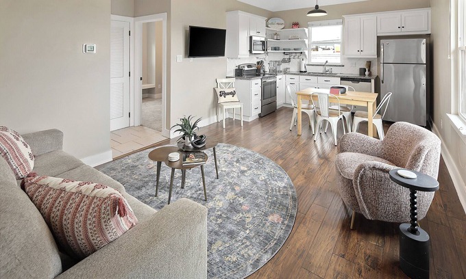 College Park Apartment | Luxury Guest House | Pvt. Parking | @ Kyle Field