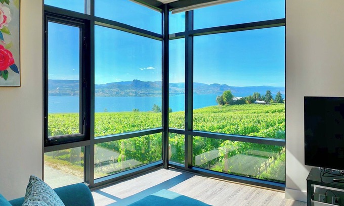 Okanagan-Similkameen House | Luxury Guest Suite at Moraine Winery with Vineyard and Lake Views