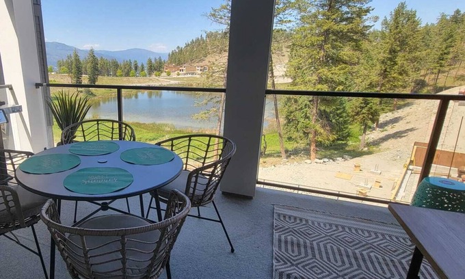 McKinley House | Premier Guest Suite in McKinley Beach, Kelowna - 10/10 Rating