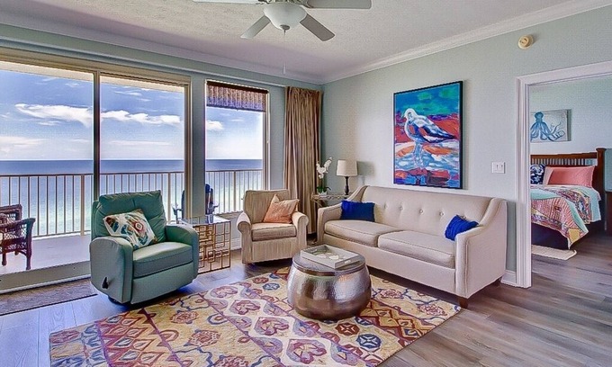 Thomas Drive Condo | Oceanfront 2 Bedroom Condo: Rated 10/10 with Pool & Spa