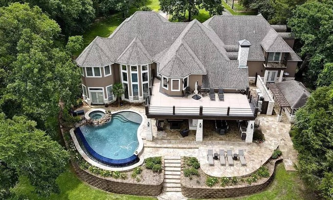 Athens House | Idyllic Lake Lodge with Pool, Dock & Breathtaking Vistas