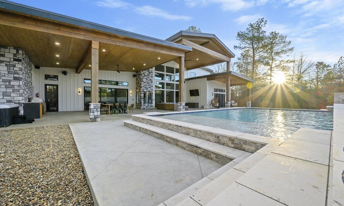 Hochatown Cabin | Top-Rated Mojito Moon: Heated Pool, Hot Tub & Boat Slip