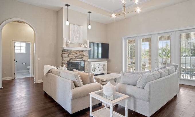 Lakeland House | Indulge in a Heated Pool Home with Spa & Hot Tub Amenities