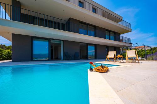 Lumbarda Apartment | Serene Hidden Oasis at Greca - 4-Star Oceanfront Retreat