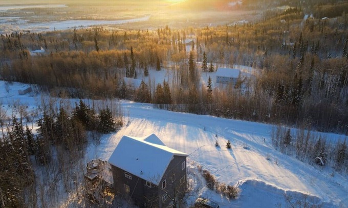 Fairbanks House | Serene Hideaway with Breathtaking Views and Hot Tub