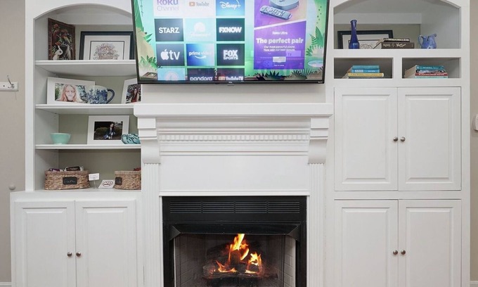 Cherokee Triangle Condo | Luxury Highlands Townhouse, WALK TO ALL, 2 king 2.5 bath, fireplace,