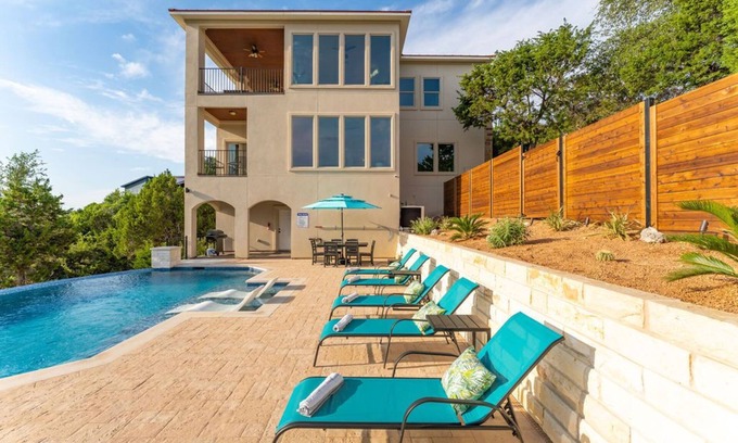 Northshore On Lake Travis House | Idyllic Retreat with Pool & Scenic Views - Sleeps 10