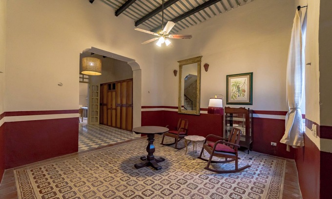 Zona Paseo Montejo Hotel | Luxury Historic 5BR Boutique hotel in Centro Walkable & Pool