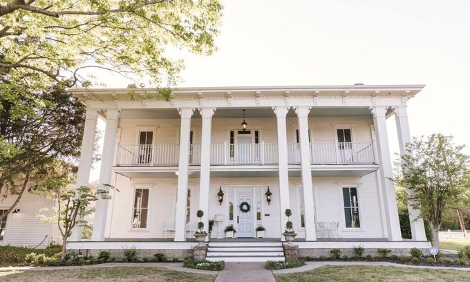 McKinney Villa | Elegant Historic House with Pool in Downtown McKinney