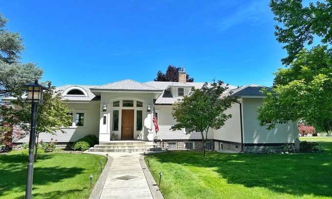 Richland House | Luxury Historic Riverfront Home