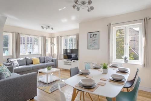 Hitchin Apartment | Premier Hitchin Apartment with Hot Tub & Central Location