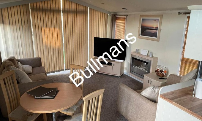 Clacton-on-Sea Other | Discover Highfields Grange: Pet-Friendly Coastal Retreat