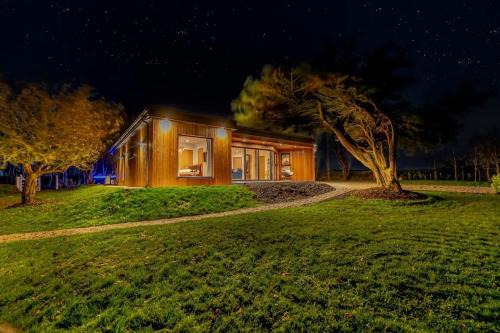 Towan Cross House | Coastal Retreat: Pet-Friendly Lodge with Ocean Views