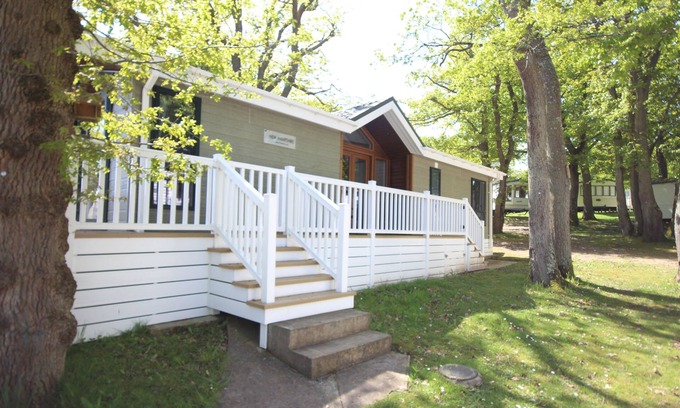 Cowes House | Beachside Holiday Lodge with Ocean Views & Perfect Rating