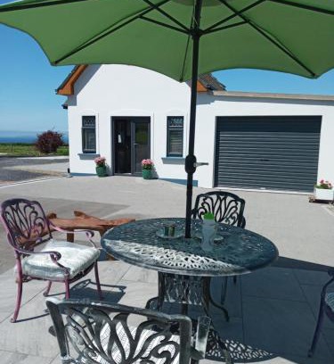 Banna Apartment | Scenic Holiday Rental with Sea Views on the Wild Atlantic Way