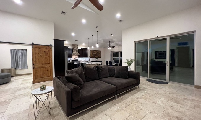 Artesia House | Comfortable Retreat for Families and Pets to Enjoy Together