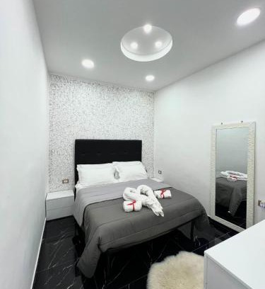 Materdei Apartment | Elegant Home Catacombe Napoli - Guest Rated 9.1/10