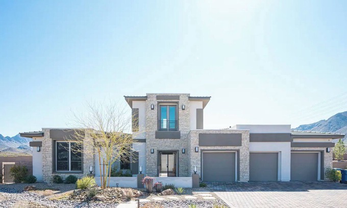 Paradise Hills House | Prime Home with Pool and Spa Near All Attractions