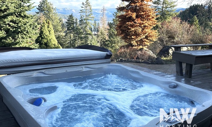 Coeur d'Alene House | Experience Hayden Lake: Hot Tub & Scenic Views Await