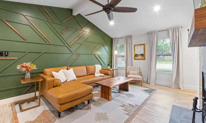 Greenslopes At Lake Creek House | Ideal Home for Short-Term Stays with Pet & Child Amenities