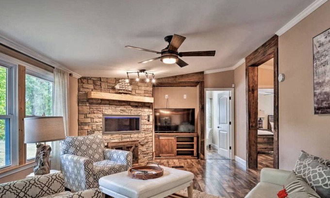 Fort Mill House | Elegant Home Getaway with Spa and Hot Tub Near Ballantyne