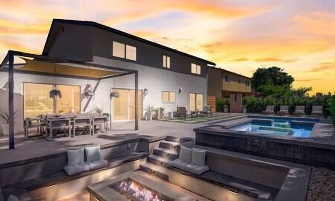 Lincoln Acres House | Relaxing Retreat with Heated Pool, Spa & Firepit Awaits