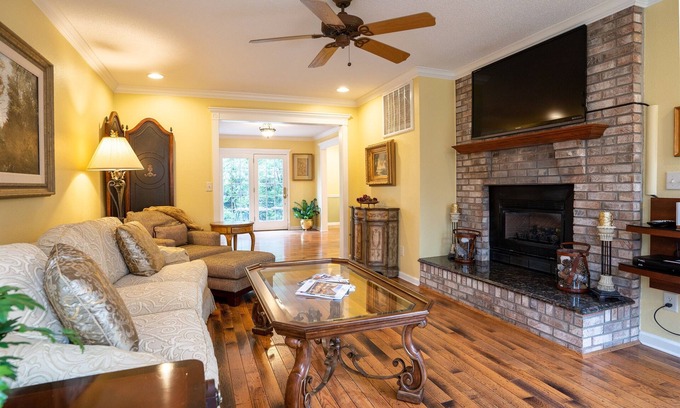 Carbondale House | Exceptional Home in a Resort-Like Retreat with Pool & Spa