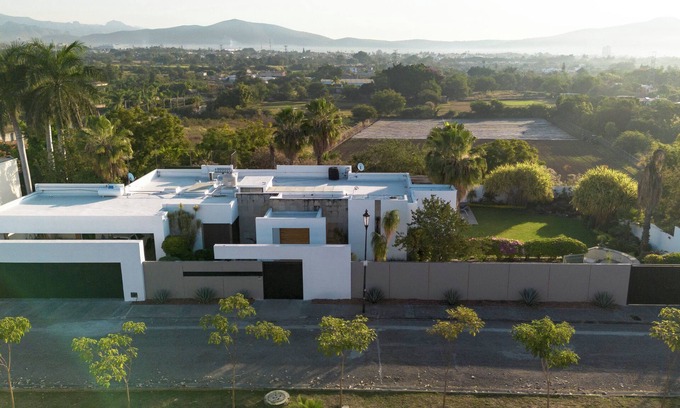 Sumiya House | Luxury home in Cuernavaca with pool, jacuzzi, steam room and pickleball court