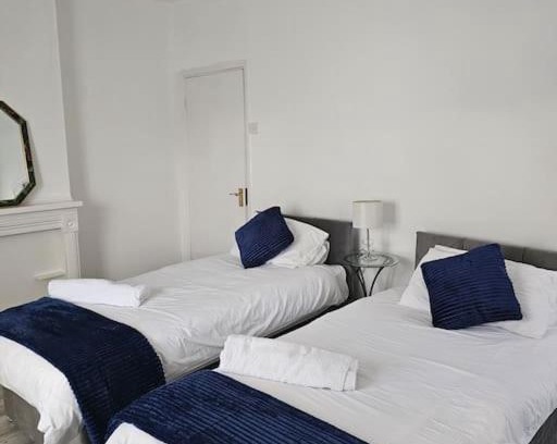 Downham Apartment | Elegant Home in Lewisham - Rated 9/10 & Family-Friendly