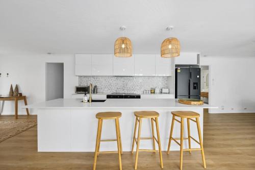 Burleigh Waters House | Elegant Home in Burleigh with Pool & Family-Friendly Amenities