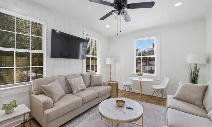Washington Square House | Discover The One to Chat About in Vibrant Washington Square