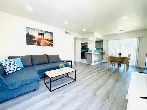 Orange Apartment | Family-Friendly Retreat Near Disney: 4-Star Rated Escape