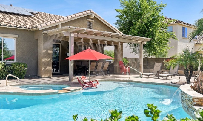 Stratland Shadows House | Elegant Home with Pool, Spa, and Putting Green Retreat
