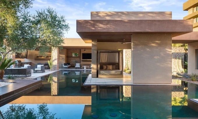 Paradise House | Stylish Home with Pool & Spa in Gated Community - 10/10